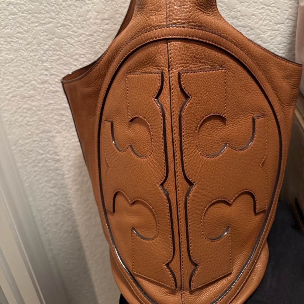 Tory Burch Tan Hobo Bag - Picture 13 of 16